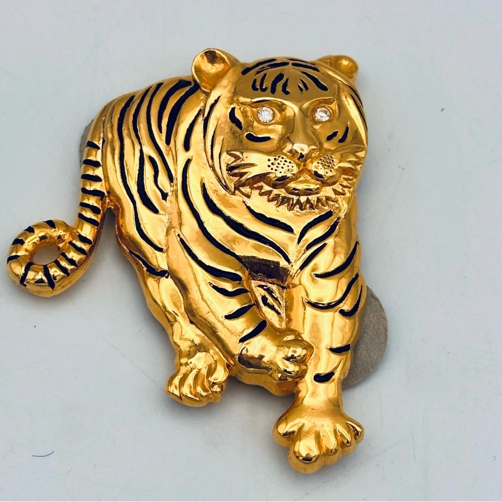 Vintage Gold Tiger Belt Buckle Signed “Ni © 95” Bold Statement Accessory
